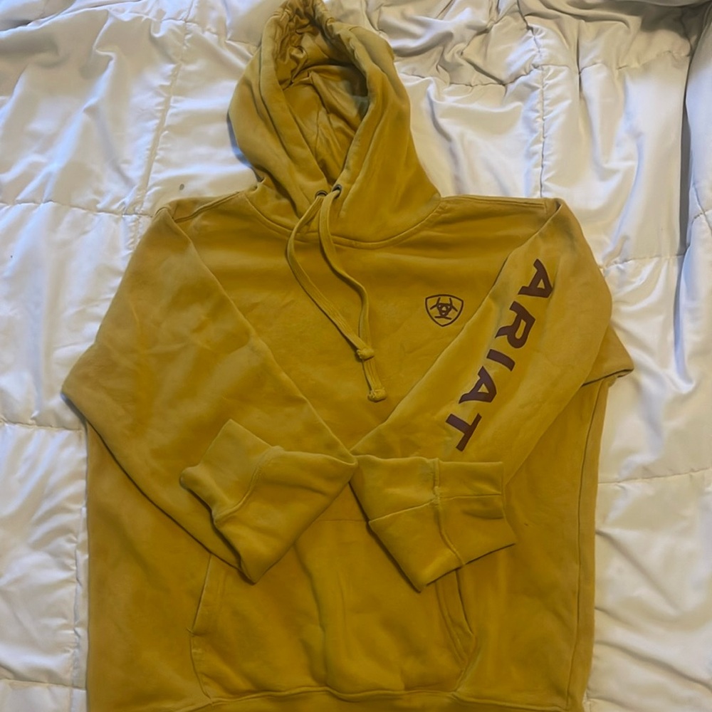 Ariat Women’s pullover sweatshirt.